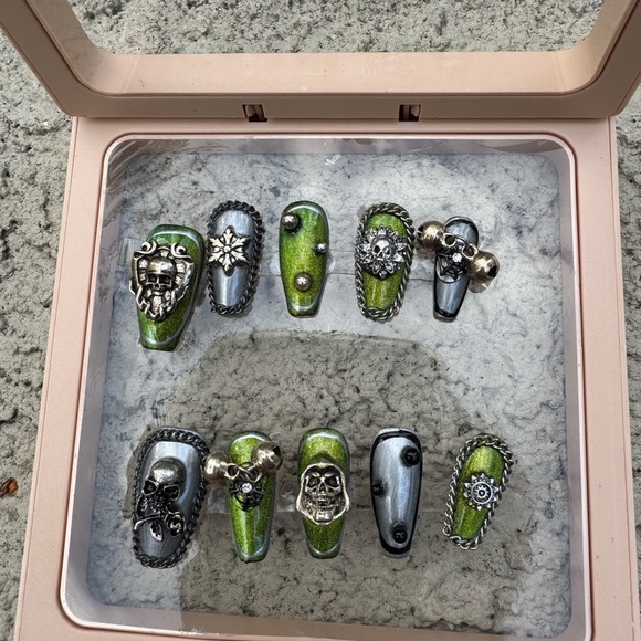 Green and Silver Nail Art Set - Picture 3 of 3